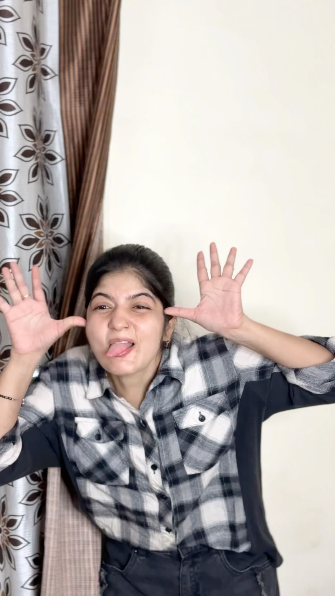 Bhai ka makeup??|| Brother-sister love || tiyaa Ningwal #foryou #trending #youtube