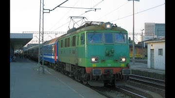 Poland: Huge 16 coach passenger train leaves Poznan hauled by a PKP class EU07 electric loco