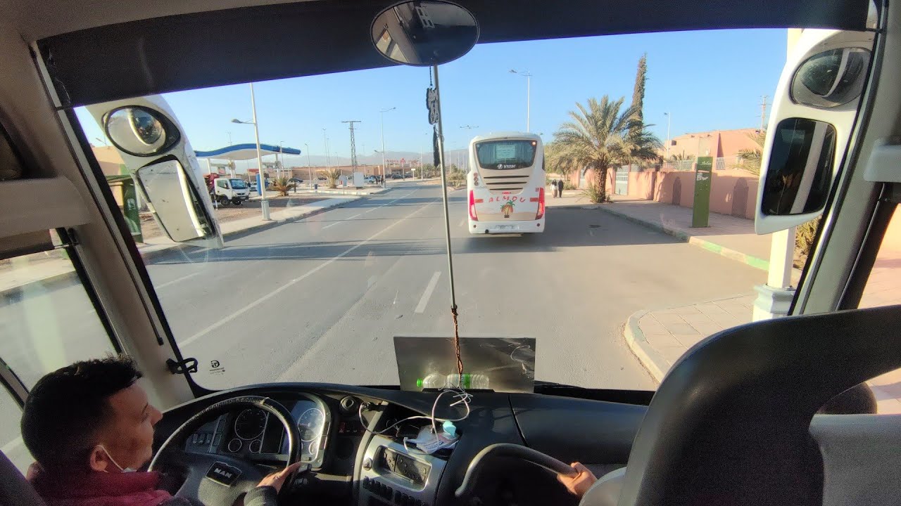 جولة مع حافلة الغوم صحراء في مدينة الراشيدية بنغمات أطلسية lhassania aysamon