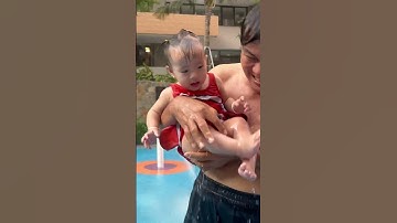 Yannis Jasmin bơi ở khách sạn Mandala Phan Thiết