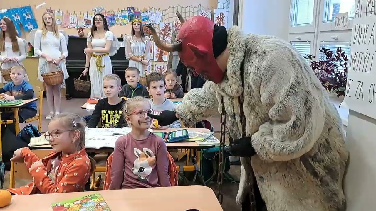 Návštěva Mikuláše na ZŠ Březnice 6.12.2023, video: Michaela Hartmanová