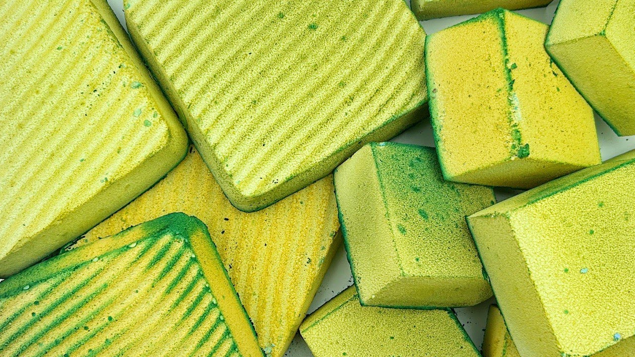 GYM CHALK★Dyed chalk★Crispy powder★Oddly satisfying video★ - YouTube