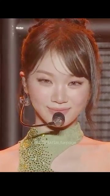 ChaeWon intro Day2 LE SSERAFIM TOUR 'PUREFLOW' IN INCHEON - YouTube