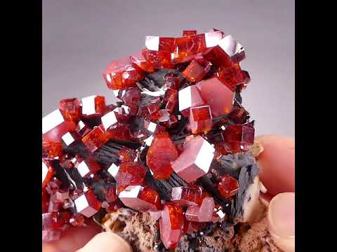 GFS0221 VANADINITE, BARYTE (Mn-oxide) - MOROCCO