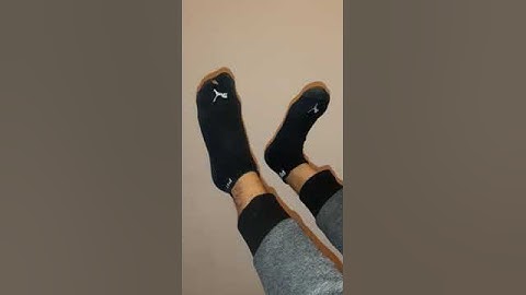piedi in calzini bucati 2021