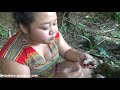 Primitive technology - Finding food earning a big fish - Cooking fish and baking delicious fish