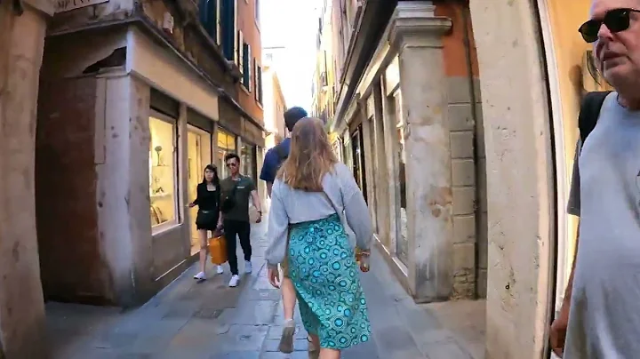Walking tour #6 in Venice Italy  with boo