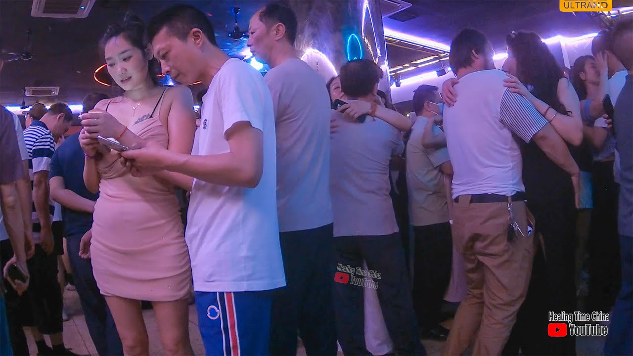 2025.08.07 Dancing with a beautiful woman, my partner is gentle and young