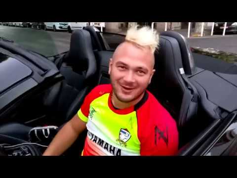 Jul ce bat comme un gitan a coté de sa jaguar ! (a voir)