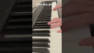 Yıllar nasıl da geçmiş music piano ezel