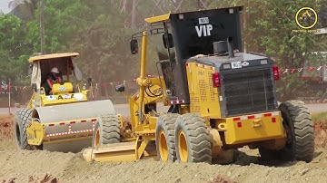Amazing New Motor Grader Operator Trimming Slope Skills