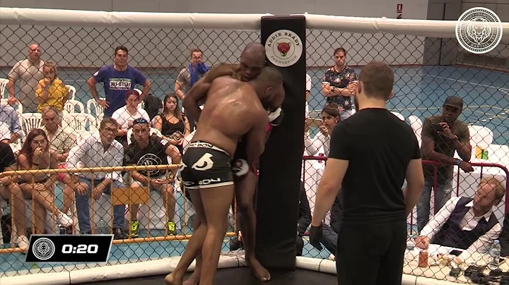 Spinning Elbow attack from Frank Munoz in VIDA FC ...