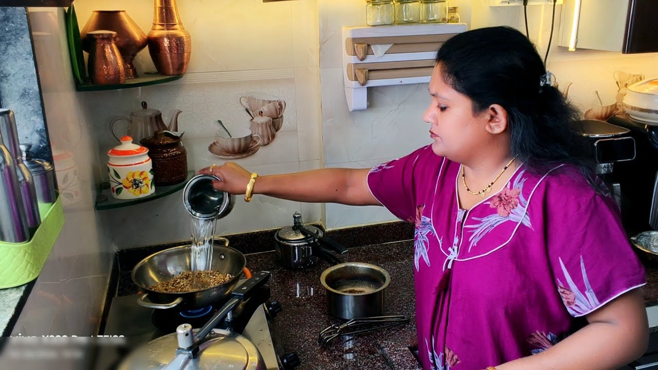 गुरुवार ची पुजा🙏//चॉकलेट साठी भांडण//मटकीची रस्सादार भाजी//गोड बोलून पैसे काढतात पोरं//देवांची भांडी