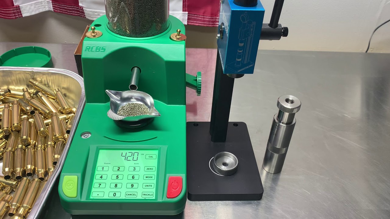 Reloading for long range shooting with Le Wilson seater die and K&M