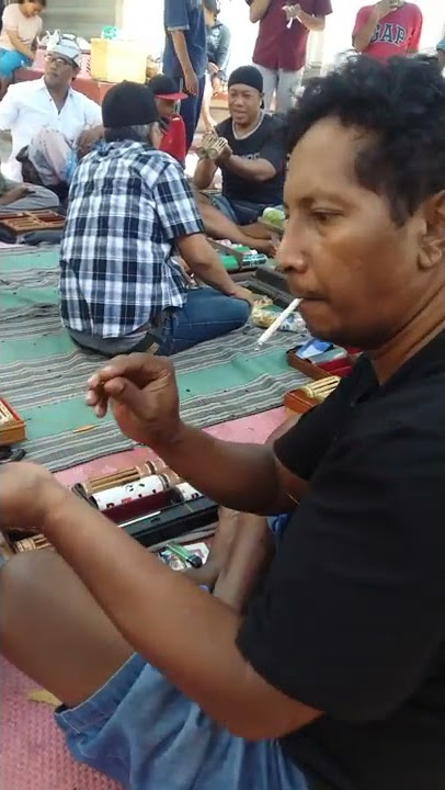 Aduan jangkrik di bali