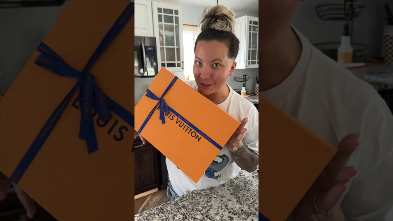 Unboxing Louis Vuitton Book Chain Wallet Cruise 2023 Collection 