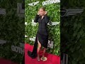 Jennifer Lawrence da su propio giro a los negocios casuales. Vestida con un traje de falda#peliculas