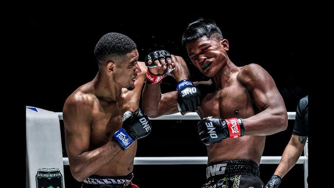 Xalat kiygan qiz jinsiy aloqa