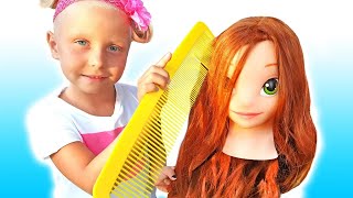 картинка: Алиса играет в Парикмахера в Салон Красоты / Сказки для Евы