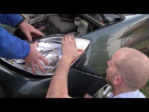 04 - 05 TOYOTA SIENNA HEADLIGHT REPLACEMENT