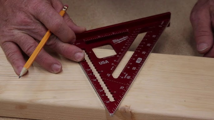 Speed Square Trick / Astuce pour une équerre de charpentier triangulaire   Atelier du Bricoleur (menuiserie)…..…… Woodworking Hobbyist's Workshop