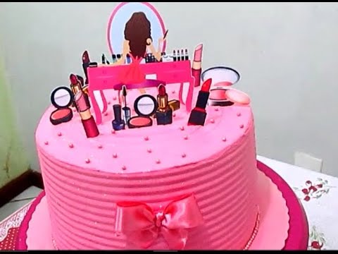 Linda decoração de bolo no tema de Maquiagem! Adriene Amorim