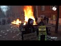 Мирная манифестация в Париже закончилась беспорядками и поджогом машин