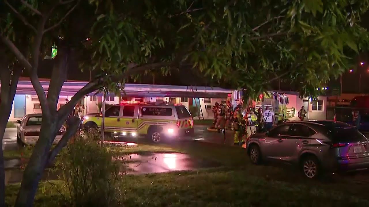 Motel fire forces guests to evacuate, no injuries reported - YouTube