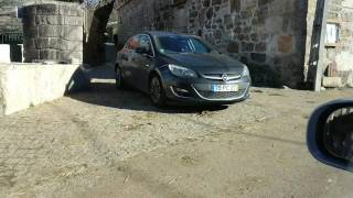 Vacas pela aldeia de Outeiro Montalegre