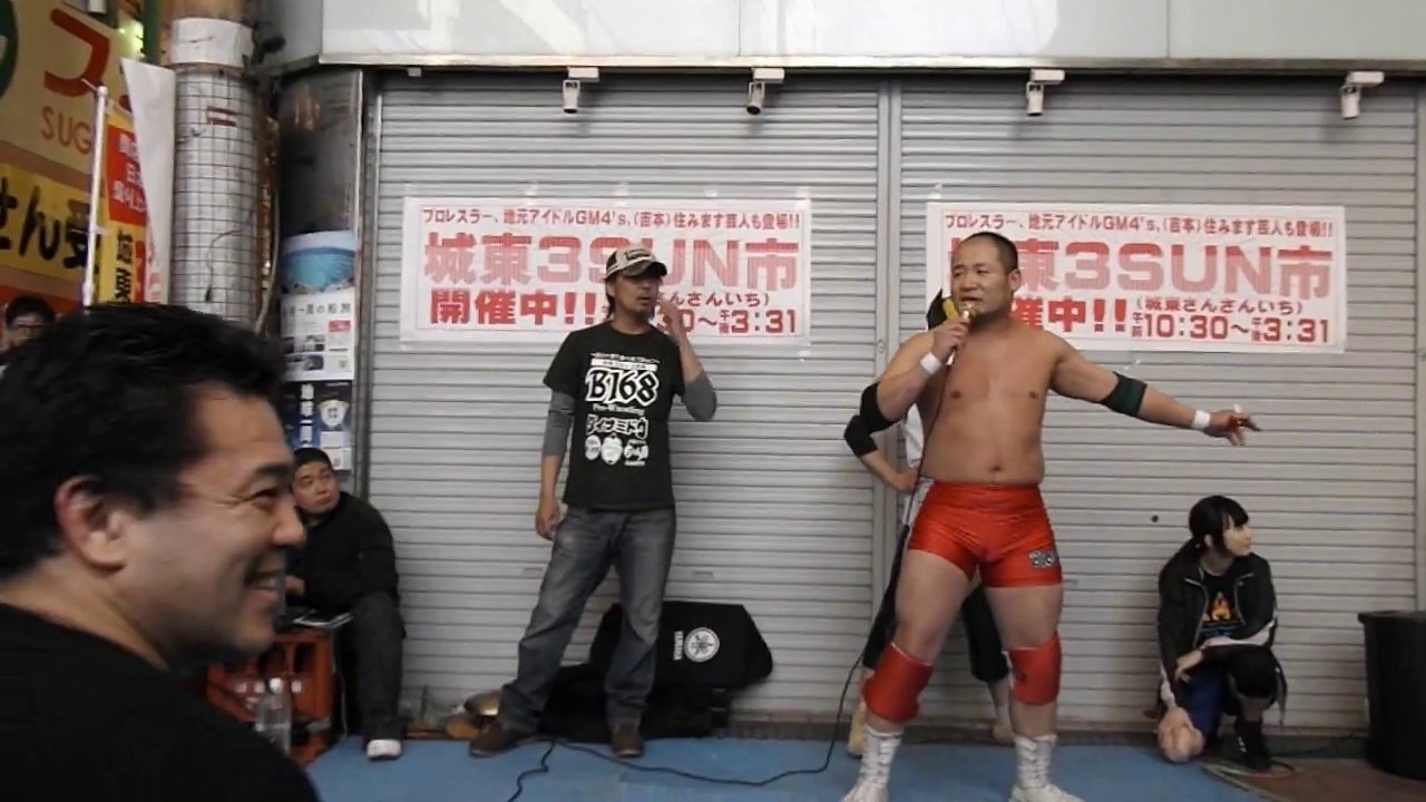 もっこりレスラーとアイドルセコンド