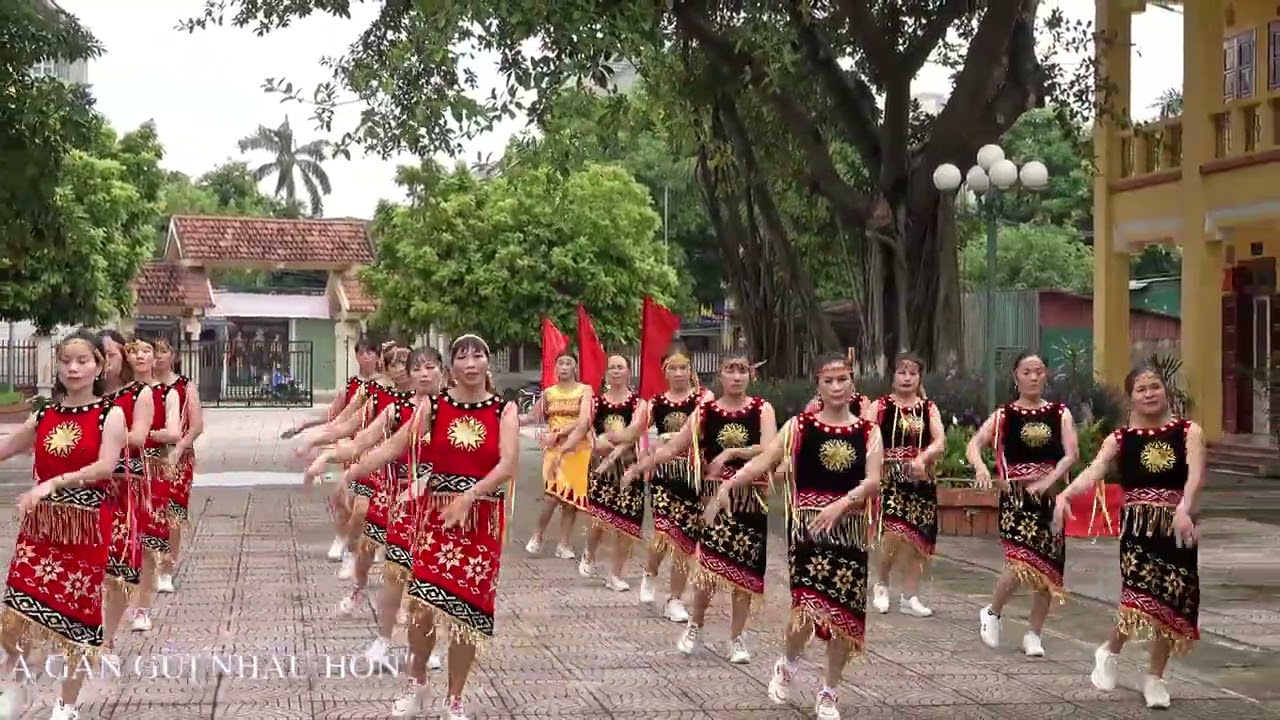 Tiếng đàn Ta Lư - Khiêu vũ TT thôn Đông xã Kim Nỗ, Đông Anh, Hà Nội.