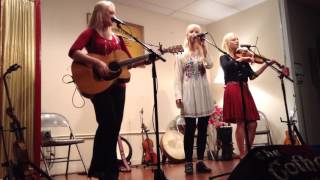 Queen of Argyll - The Gothard Sisters at CFM chords