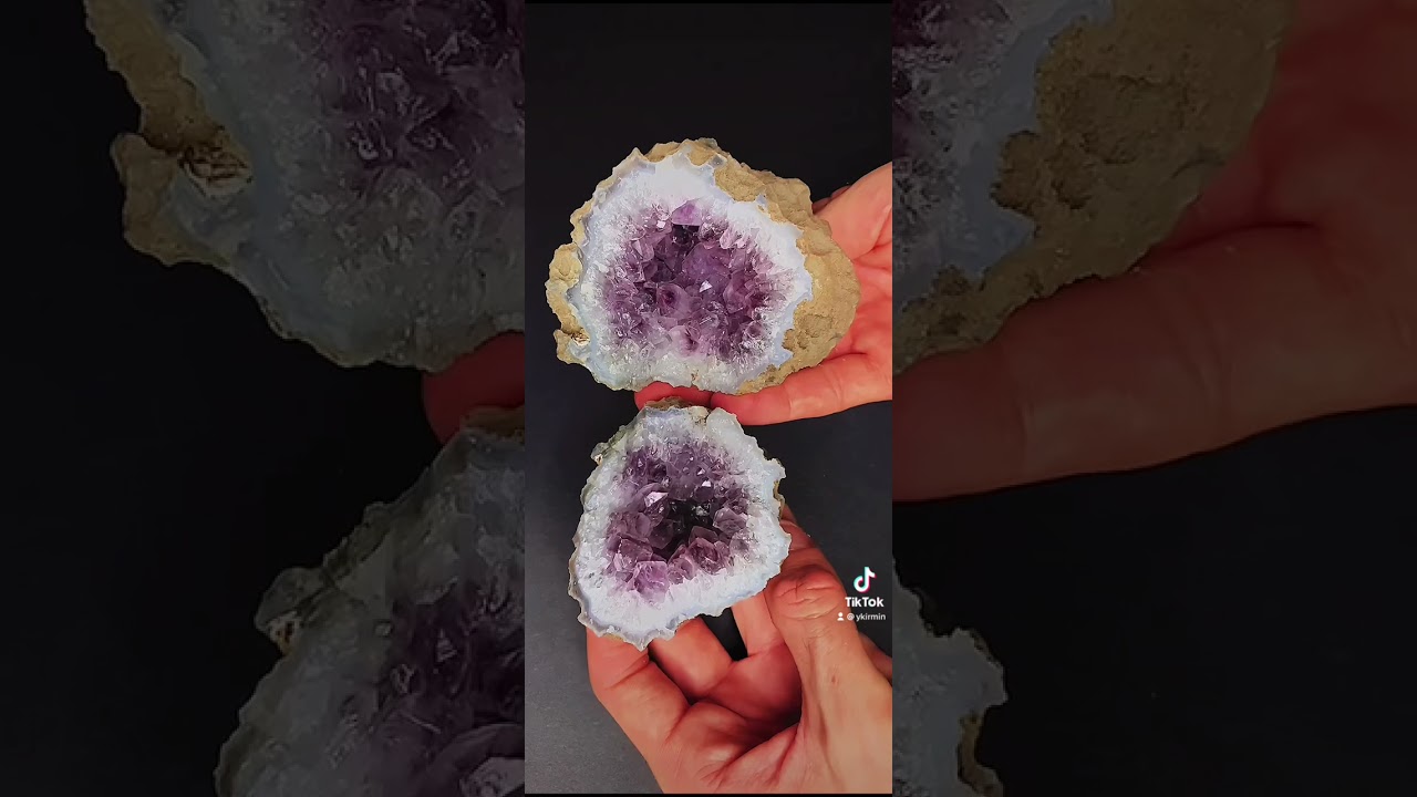 What emoji describes amethyst geode? 😍😍 