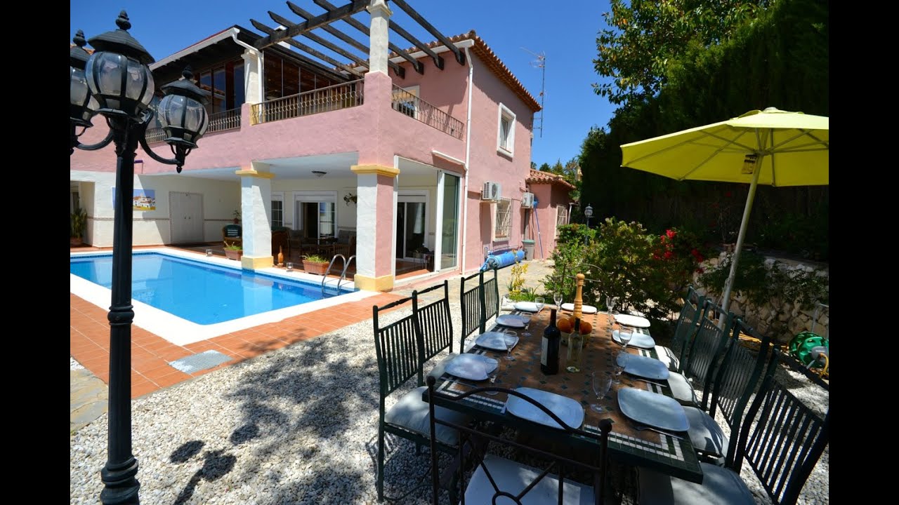 Villa to rent as holiday let in El Paraiso, Benahavis, Marbella, Costa