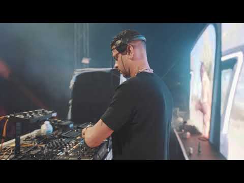 MK Plays The Its Friday Thennn Push The Feeling On MK Dub We Are Halloween FSTVL UK