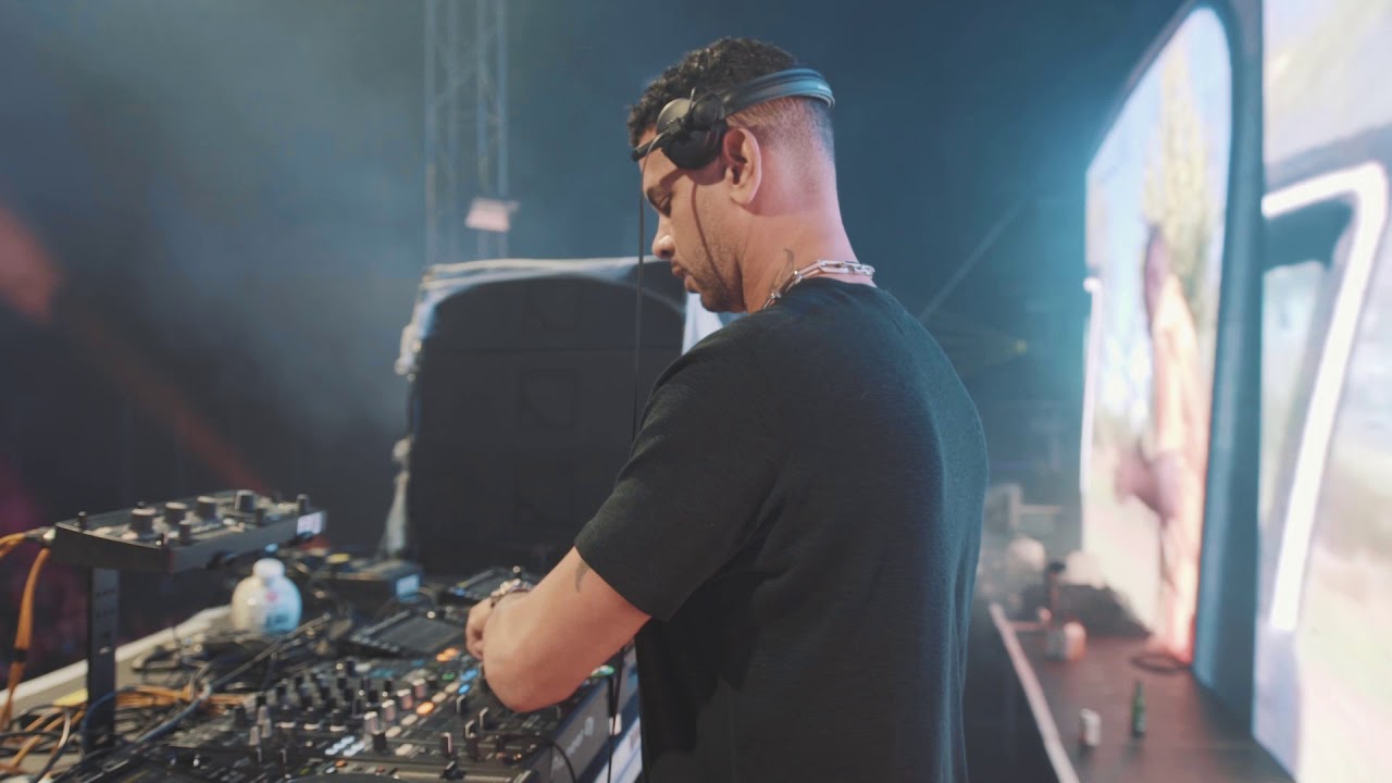 MK plays the "Its Friday Thennn" (Push the feeling on - MK Dub) @ We Are Halloween FSTVL, UK