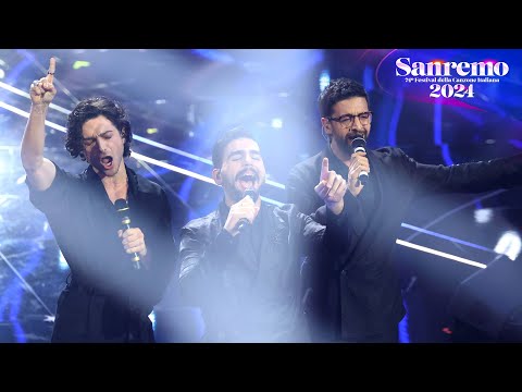 Sanremo 2024 - Il Volo canta &quot;Capolavoro&quot;