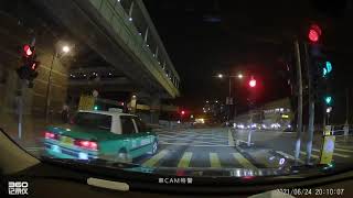 車CAM直擊 - 綠公仔閃緊已經想開車，一到紅公仔就衝