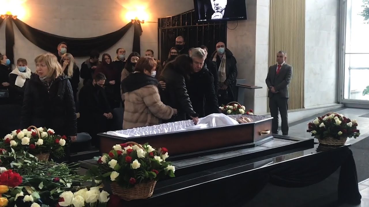 Видео прощания с погибшими. Троекуровское кладбище зал прощаний.