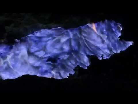 Video: Guarda Questo Vulcano Indonesiano Emettere Bizzarre Fiamme Blu