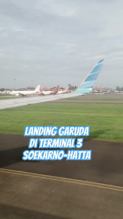 Landing pesawat garuda di terminal 3 bandara soekarno-hatta #shorts
