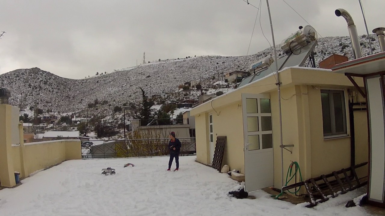 29 12 2016 finally snow in Athens.Time to play...... YouTube