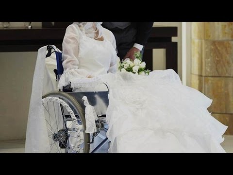 【馴れ初め】車椅子のクオーター美人に激突され地面と熱烈なキスした【感動する話】