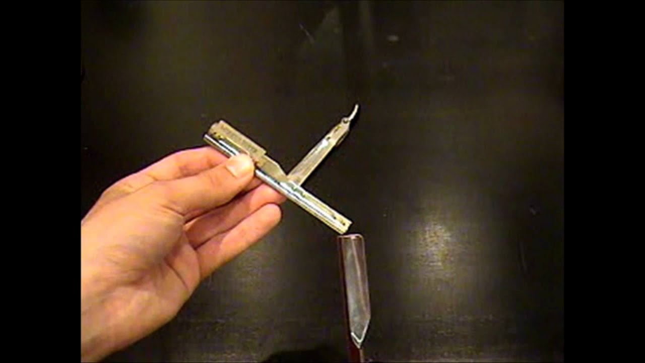 Benjamin Barber Shavette - Blade insertion