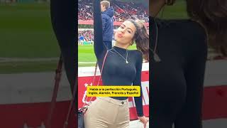 Celebrity Sara Duque , la teacher de cracks Profile