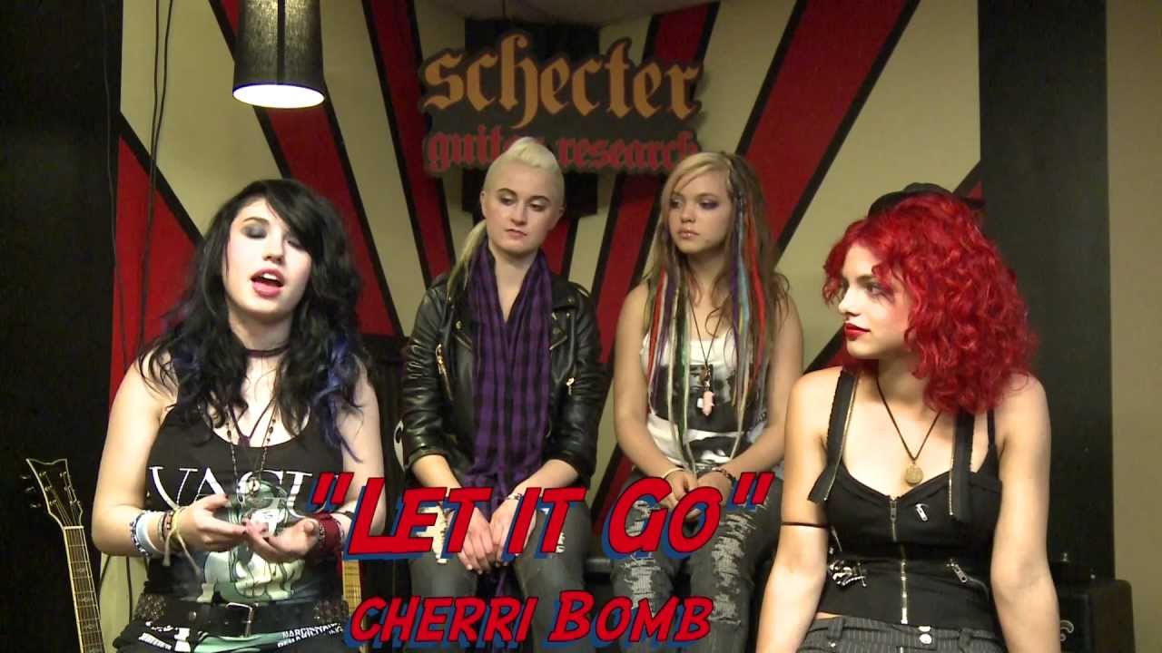 Cherry bomb hello daddy. Черри бомб группа. Cherry Bomb группа рок. Группа Runaways Cherry Bomb. Группа бомба.