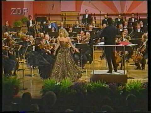 Eva Lind : "Ah! Non giunge" La Sonnambula