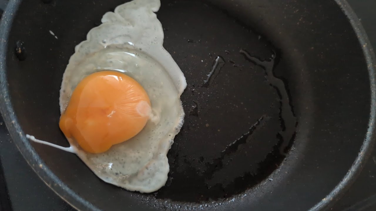 朝ごはん｜目玉焼きトーストとカフェオレを作る