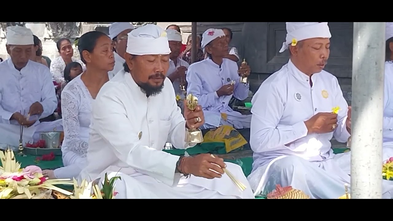 SANTI PUJA PINANDITA SANGGRAHA NUSANTARA ( PSN ) LOMBOK BARAT DI PURA GEPAH POLENG LILIN LOBAR.