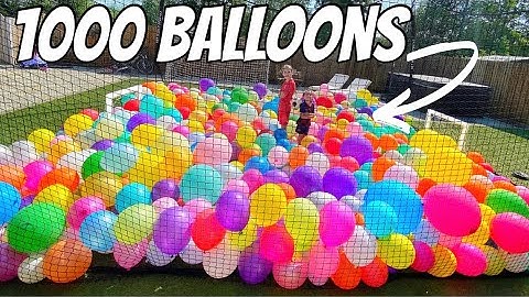 MAKING A FOOTBALL PITCH with 1000 BALLOONS 😱🎈*NEVER DONE BEFORE*